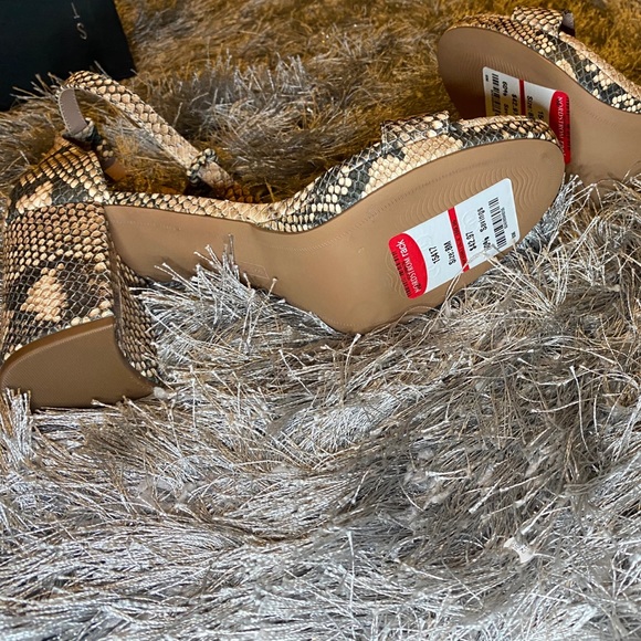 NWB Steve Madden Clunky heels - Picture 5 of 6